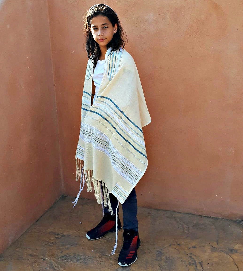 טלית בעבודת יד - חסד