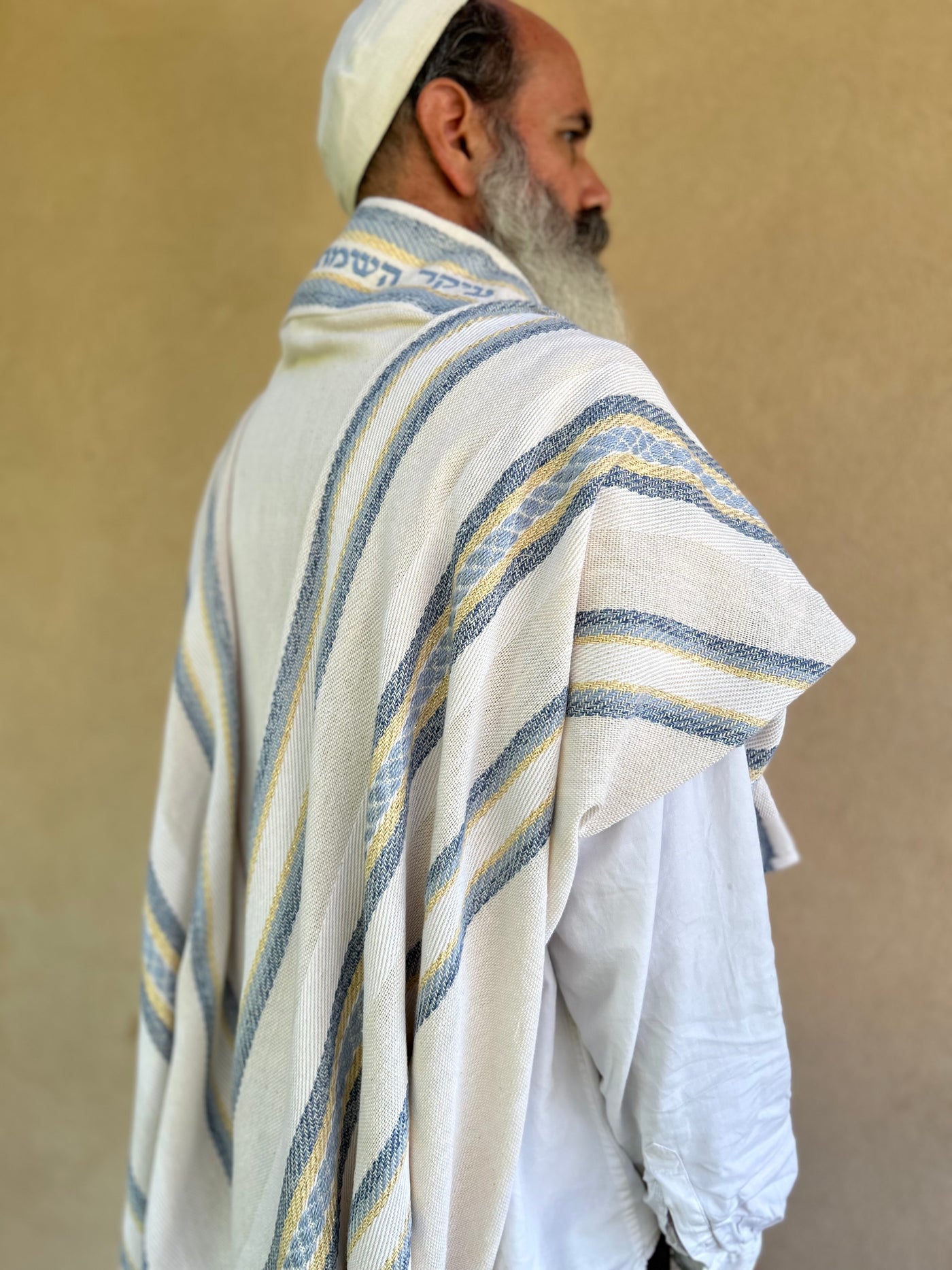 טלית בעבודת יד - חוכמה רקע לבן