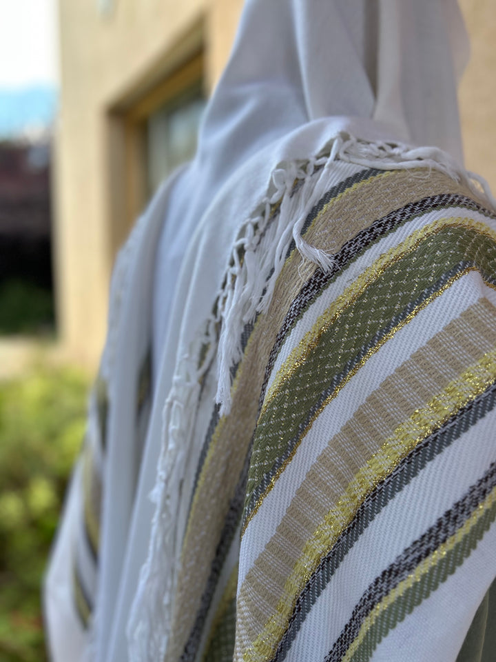 טלית עבודת יד מצמר - כרם