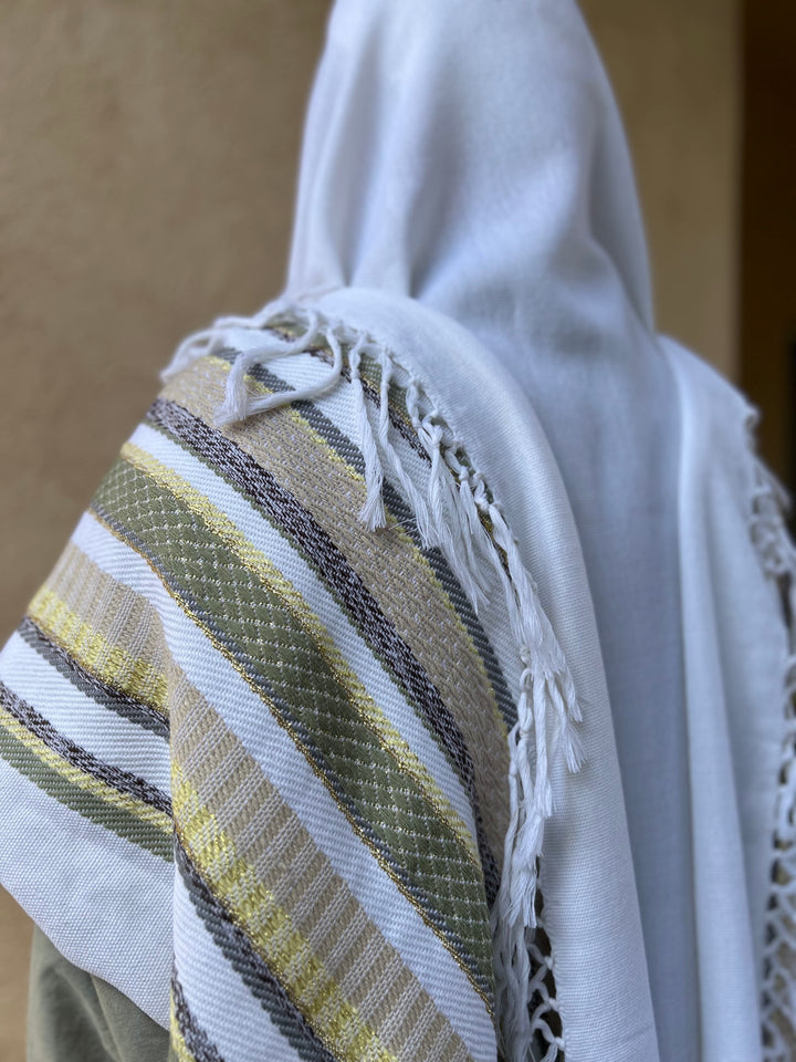 טלית עבודת יד מצמר - כרם