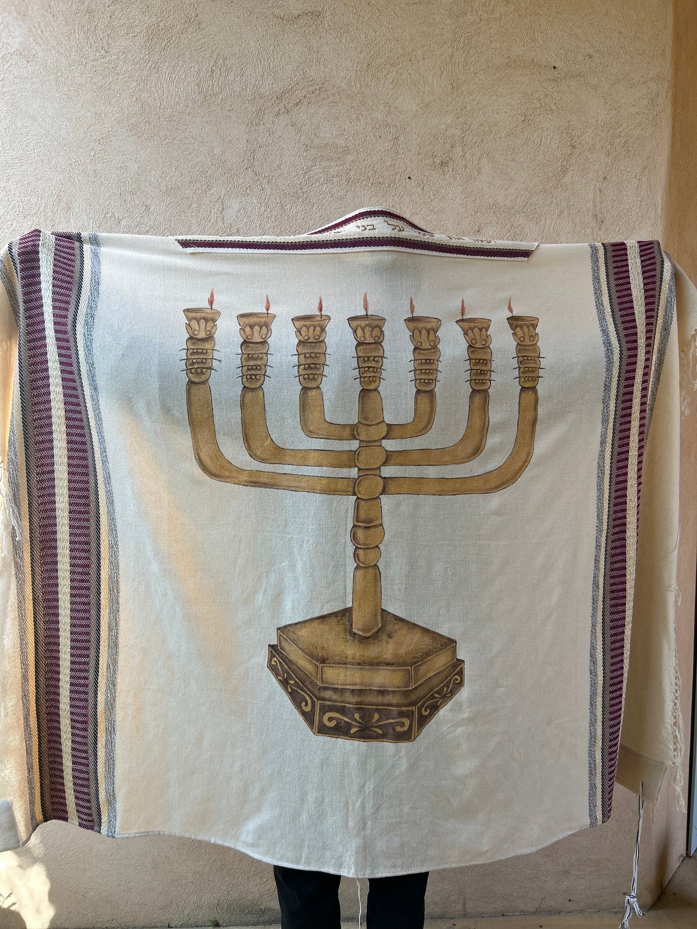 טלית בעבודת יד - מנורה