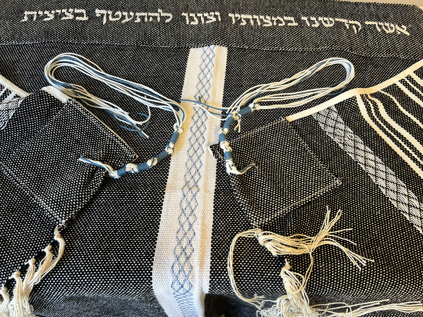 טלית בעבודת יד - רפאל