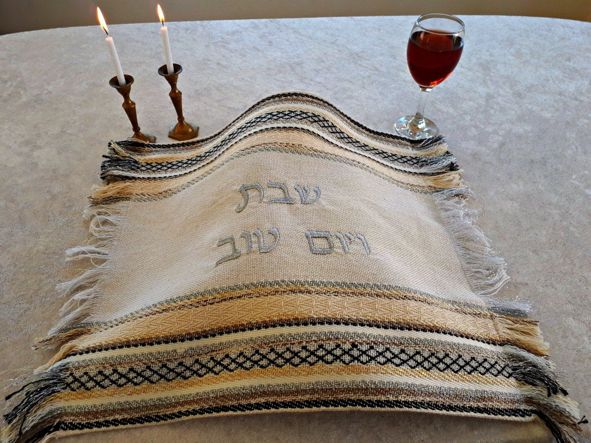 כיסוי חלה בעבודת יד - שחור, זהב ולבן
