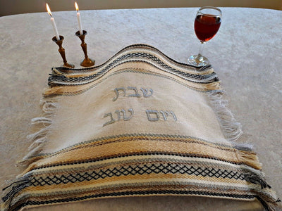 כיסוי חלה בעבודת יד - שחור, זהב ולבן