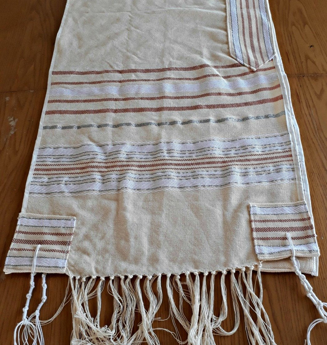 טלית בעבודת יד - ורוד, כסף ולבן