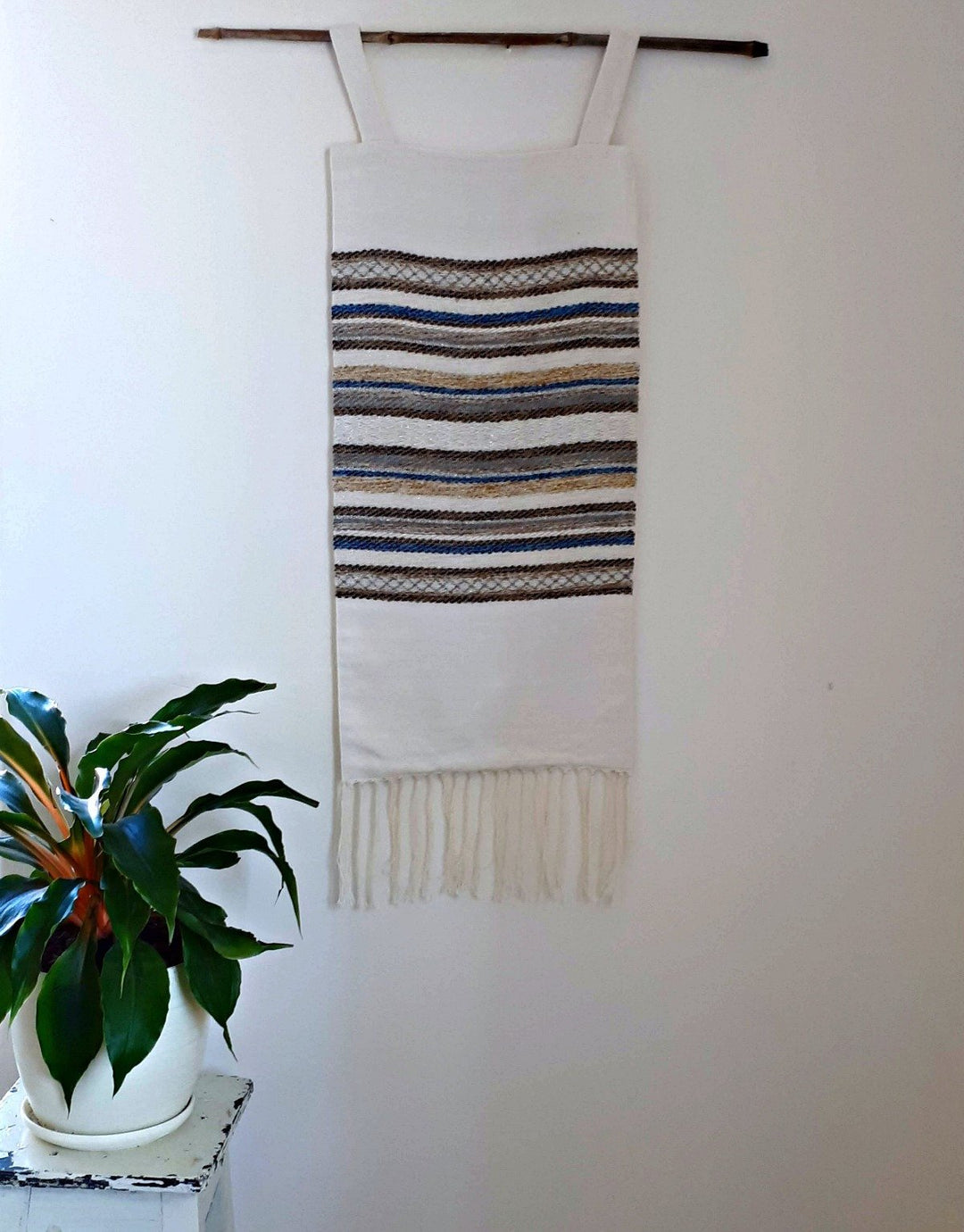 שטיח קיר ארוג בעבודת יד - חום, כחול ולבן