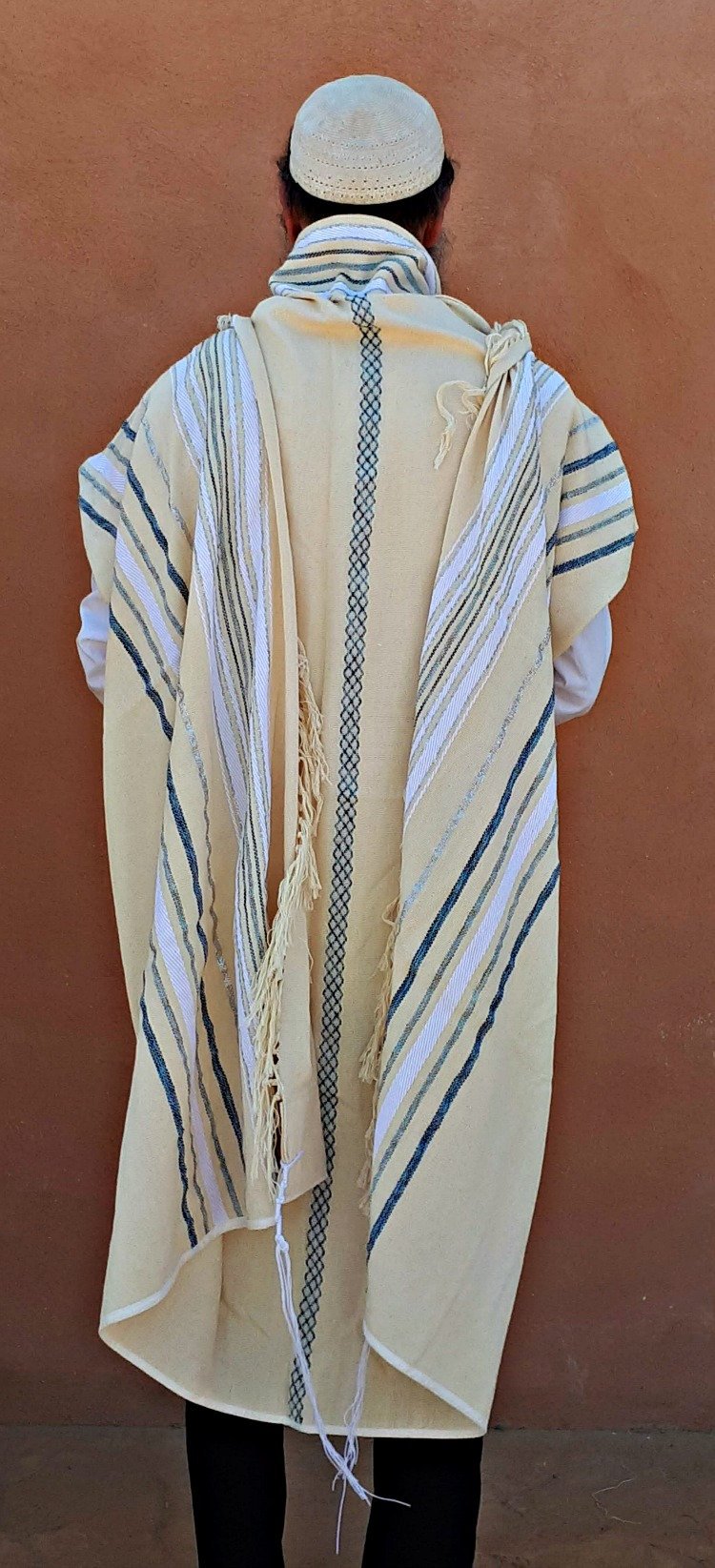 טלית חגיגית ארוגה בעבודת יד - חסד